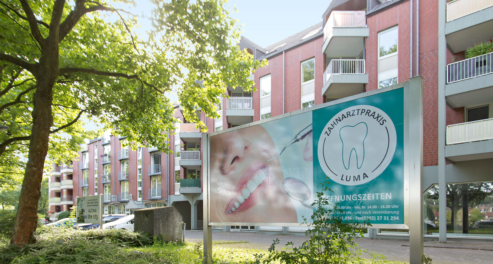 Plakat der Zahnarztpraxis Luma in Wuppertal-Vohwinkel
